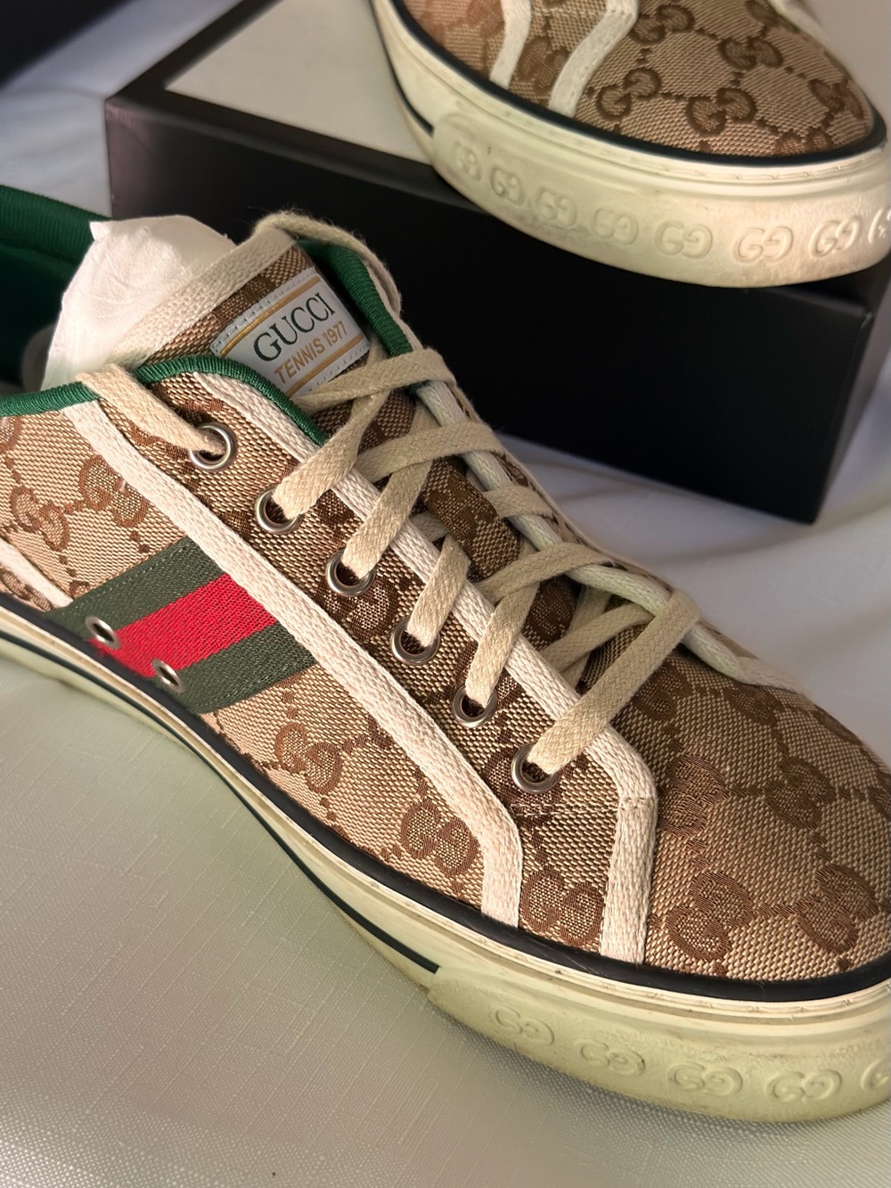 Gucci Tan GG Supreme Low-Top Sneaker with Green-Red - Picture 6 of 9
